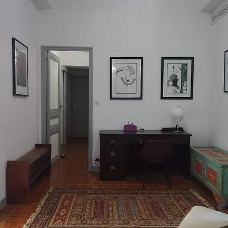 Chez Anne-marie Bourgeois קרקסון